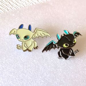 ❤️3/$10❤️How To Train Your Dragon Enamel Pin Set - Toothless And White Dragon